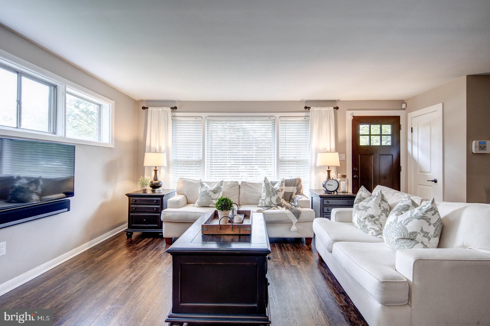 696 Mallard Road Wayne, PA 19087 - Photo 5 of 23 Living Room