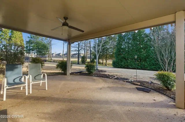 a view of a house with backyard