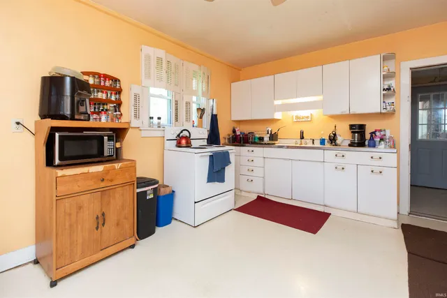 $189,900 | 57860 Crumstown Highway, South Bend, IN 46619