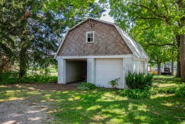 $189,900 | 57860 Crumstown Highway, South Bend, IN 46619