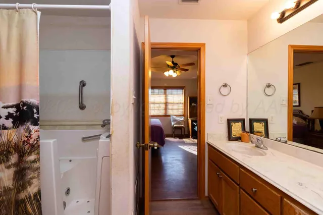 $5,839,250 | Reeves Ranch, Memphis, TX 79245