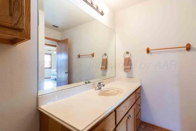 $5,839,250 | Reeves Ranch, Memphis, TX 79245