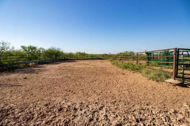 $5,839,250 | Reeves Ranch, Memphis, TX 79245