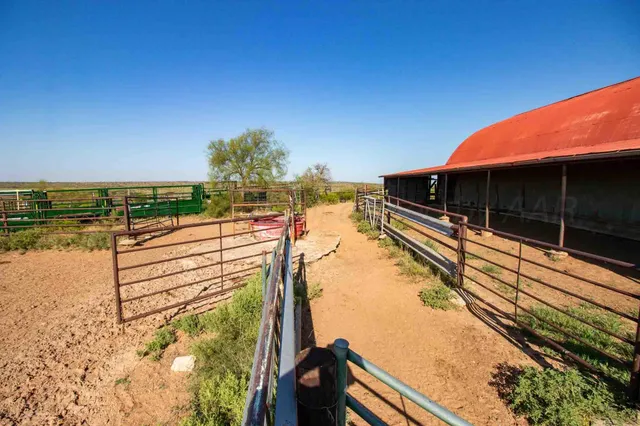 $5,839,250 | Reeves Ranch, Memphis, TX 79245