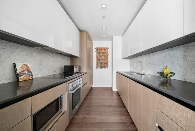 $1,948,000 | 302 East 96th Street, Unit 1403 | Upper East Side