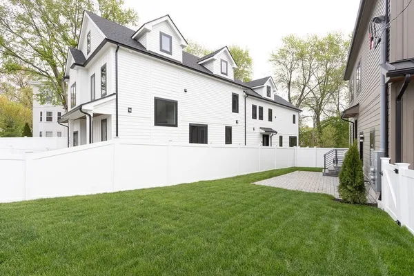 a view of house with a yard