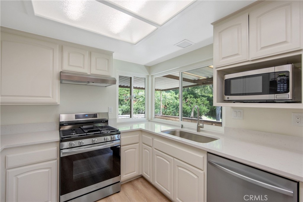 26574 Cardwick Court Newhall, CA 91321 - Photo 12 of 43