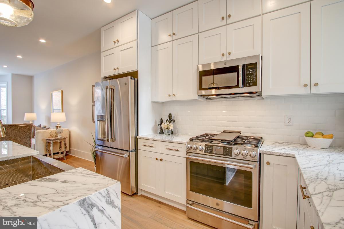 406 N Street Northwest Washington, DC 20001 - Photo 10 of 30 Stainless steel appliances