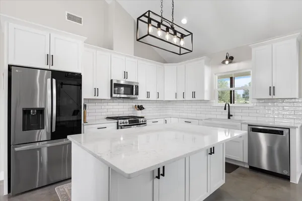 $625,000 | 3389 Sparta Field Road, Waelder, TX 78959