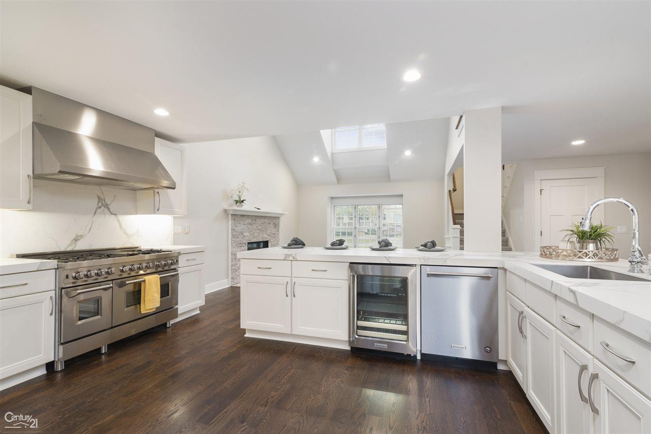 55 Renaud Road Grosse Pointe, MI 48236 - Photo 2 of 33