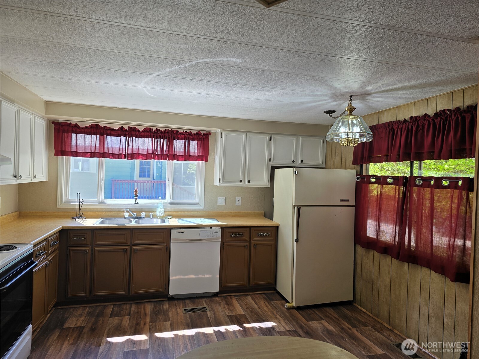 147-21 Morris Road, Unit 21 Randle, WA 98377 - Photo 25 of 31 a kitchen with a sink a refrigerator and window