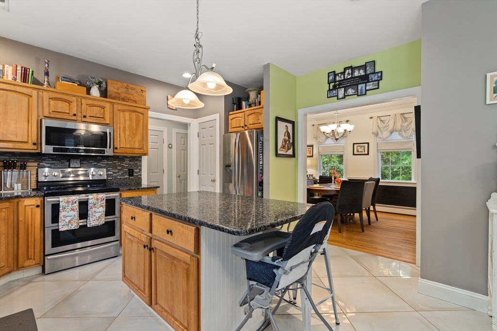 566 Mendon Road Sutton, MA 01590 - Photo 8 of 40