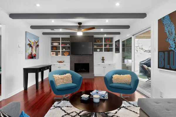 $979,000 | 8718 Tallwood Drive, Austin, TX 78759