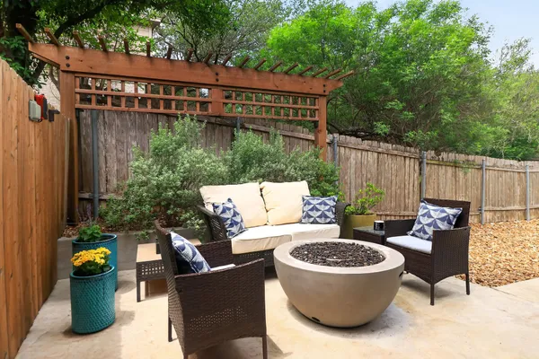 $979,000 | 8718 Tallwood Drive, Austin, TX 78759