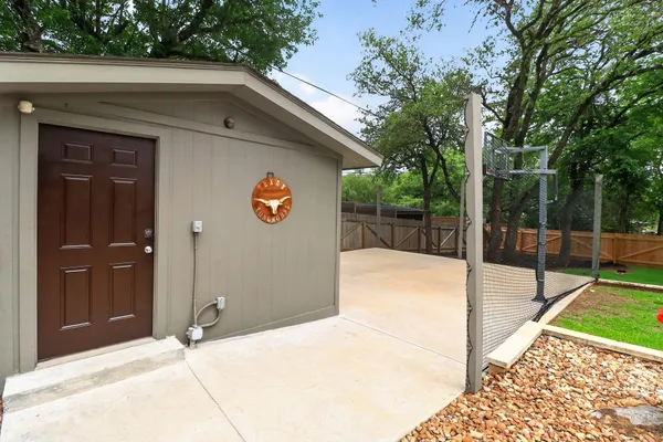 $979,000 | 8718 Tallwood Drive, Austin, TX 78759