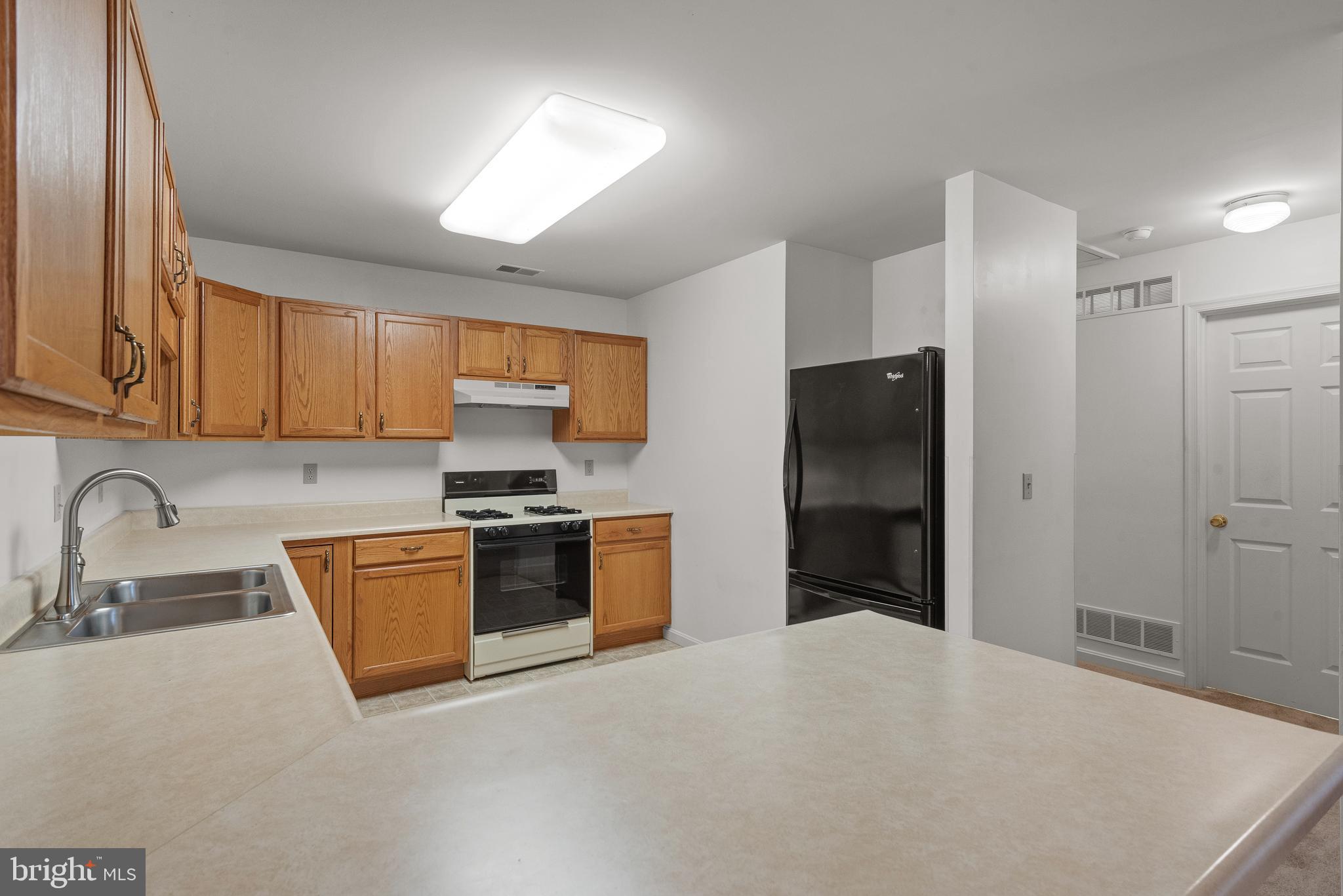 3024 Lakefield Road, Unit 3024 York, PA 17402 - Photo 13 of 31 Gallery Image 13
