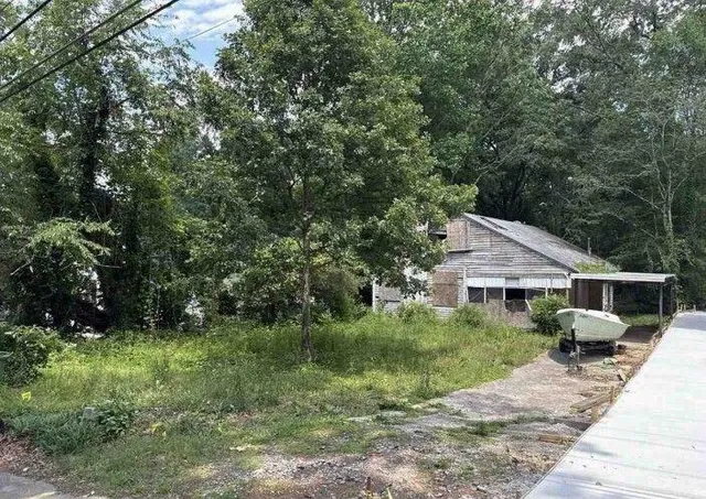 a house view with a outdoor space