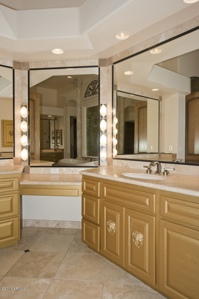 8273 North Coconino Road Paradise Valley, AZ 85253 - Photo 22 of 47 Master Bath