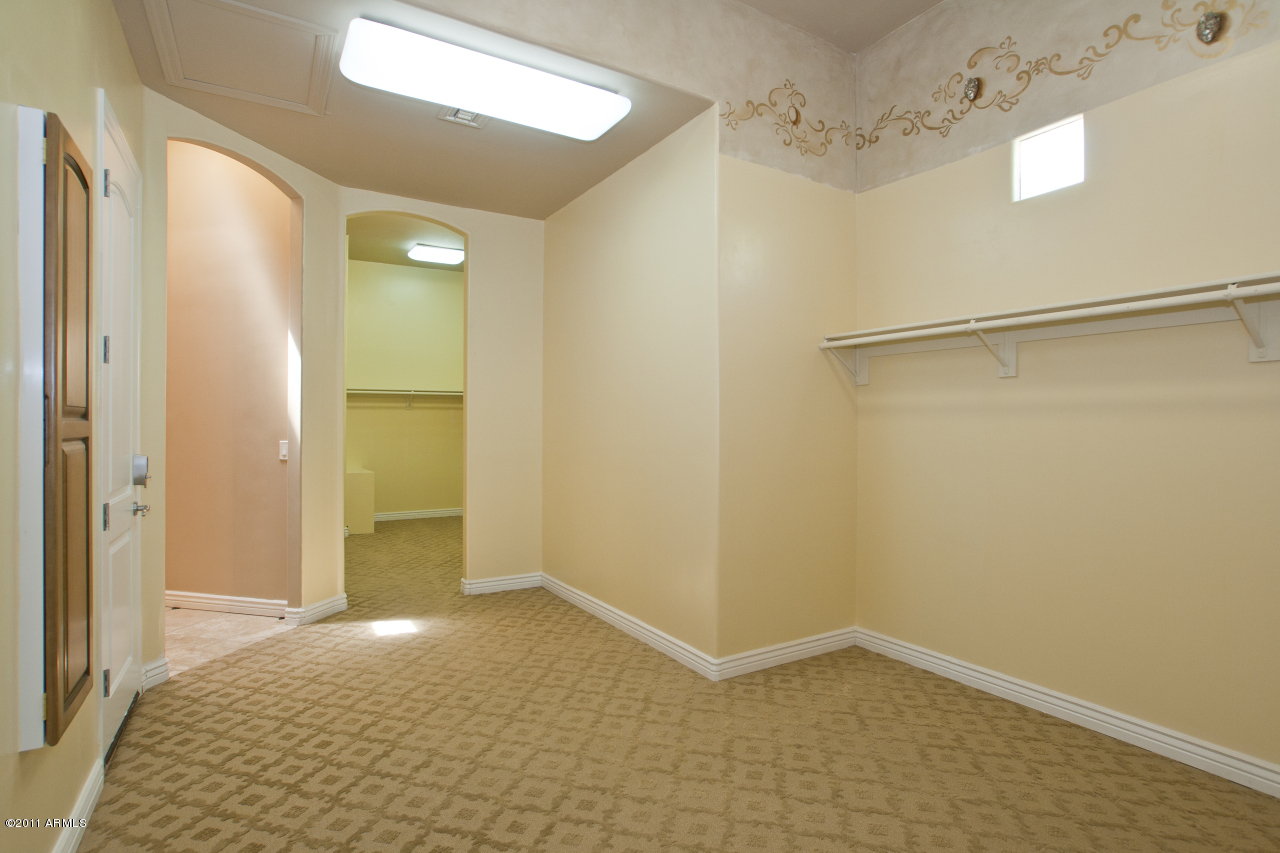 8273 North Coconino Road Paradise Valley, AZ 85253 - Photo 25 of 47 Master Closets