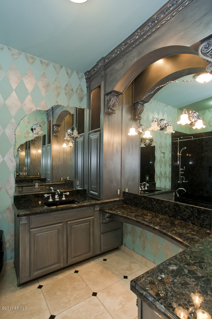 8273 North Coconino Road Paradise Valley, AZ 85253 - Photo 34 of 47 Matching Bathroom