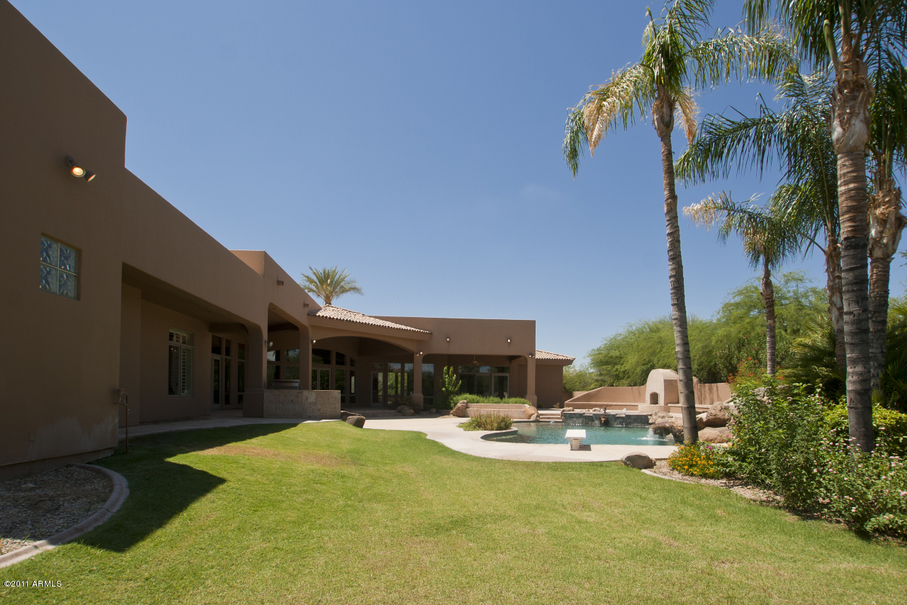 8273 North Coconino Road Paradise Valley, AZ 85253 - Photo 39 of 47 Grassy Area