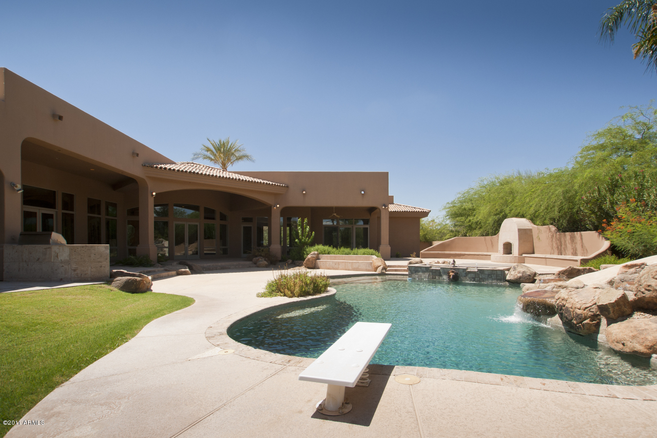 8273 North Coconino Road Paradise Valley, AZ 85253 - Photo 40 of 47 Diving Pool