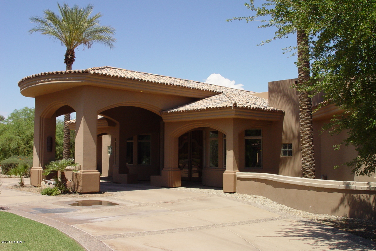 8273 North Coconino Road Paradise Valley, AZ 85253 - Photo 44 of 47 Front & Driveway