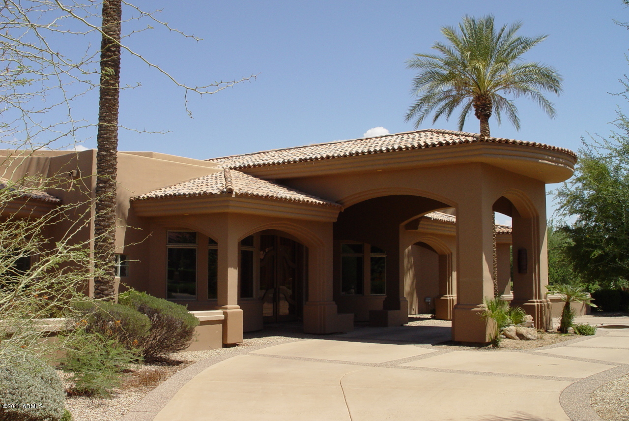 8273 North Coconino Road Paradise Valley, AZ 85253 - Photo 45 of 47 Front & Driveway