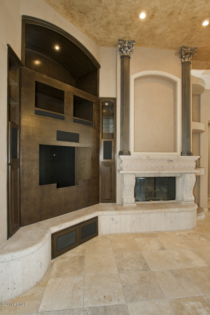 8273 North Coconino Road Paradise Valley, AZ 85253 - Photo 10 of 47 Family Room Built-Ins