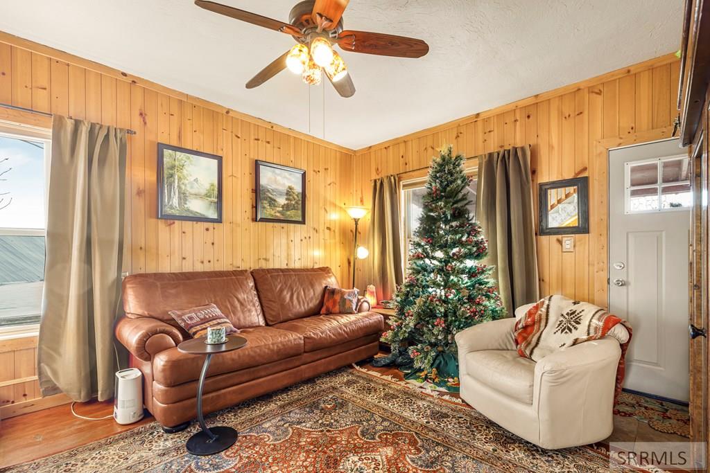 232 North Spruce Street St. Anthony, ID 83445 - Photo 4 of 29 Living Room