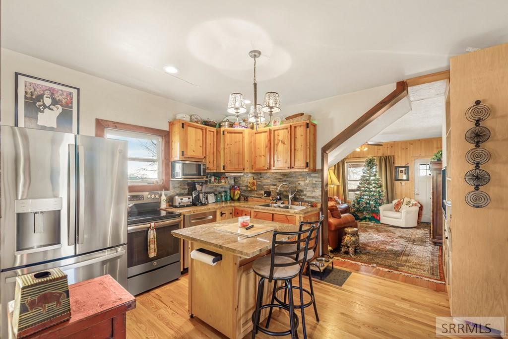 232 North Spruce Street St. Anthony, ID 83445 - Photo 8 of 29 Kitchen