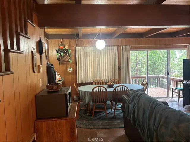 a view of a livingroom with furniture and windows
