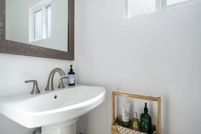 $2,700 | 68695 F Street, Cathedral City, CA 92234