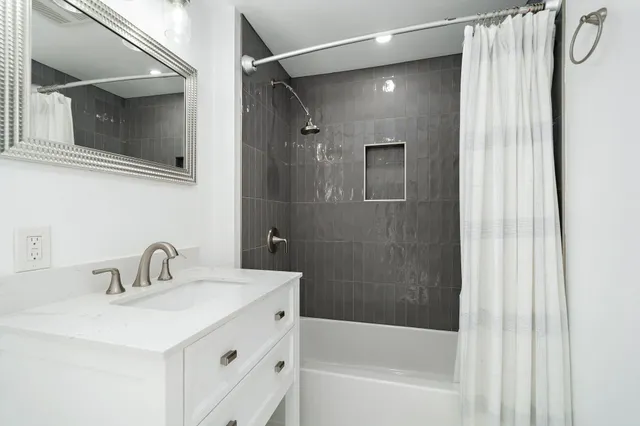 $2,700 | 68695 F Street, Cathedral City, CA 92234