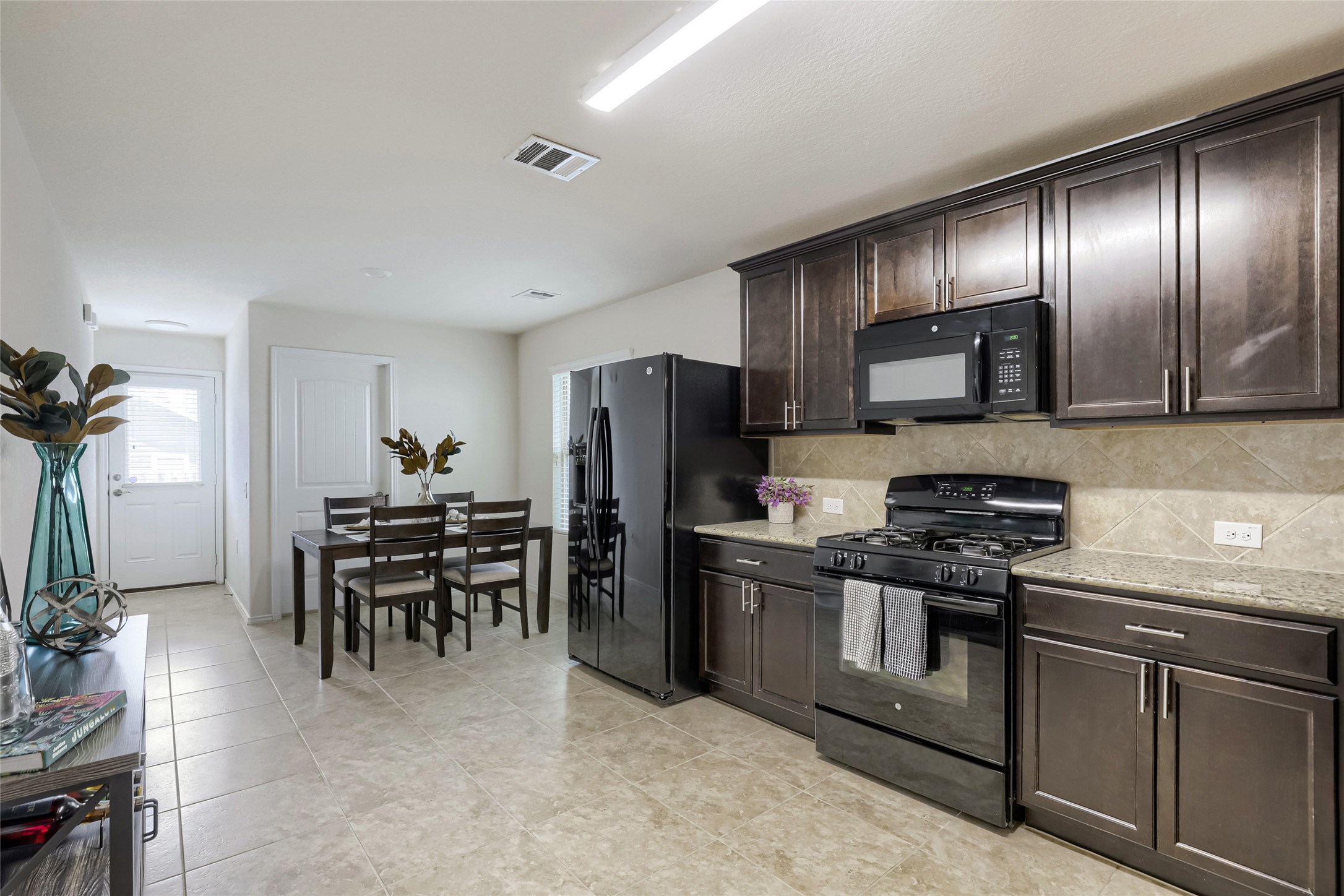 7216 Razors Edge Drive Austin, TX 78744 - Photo 7 of 36