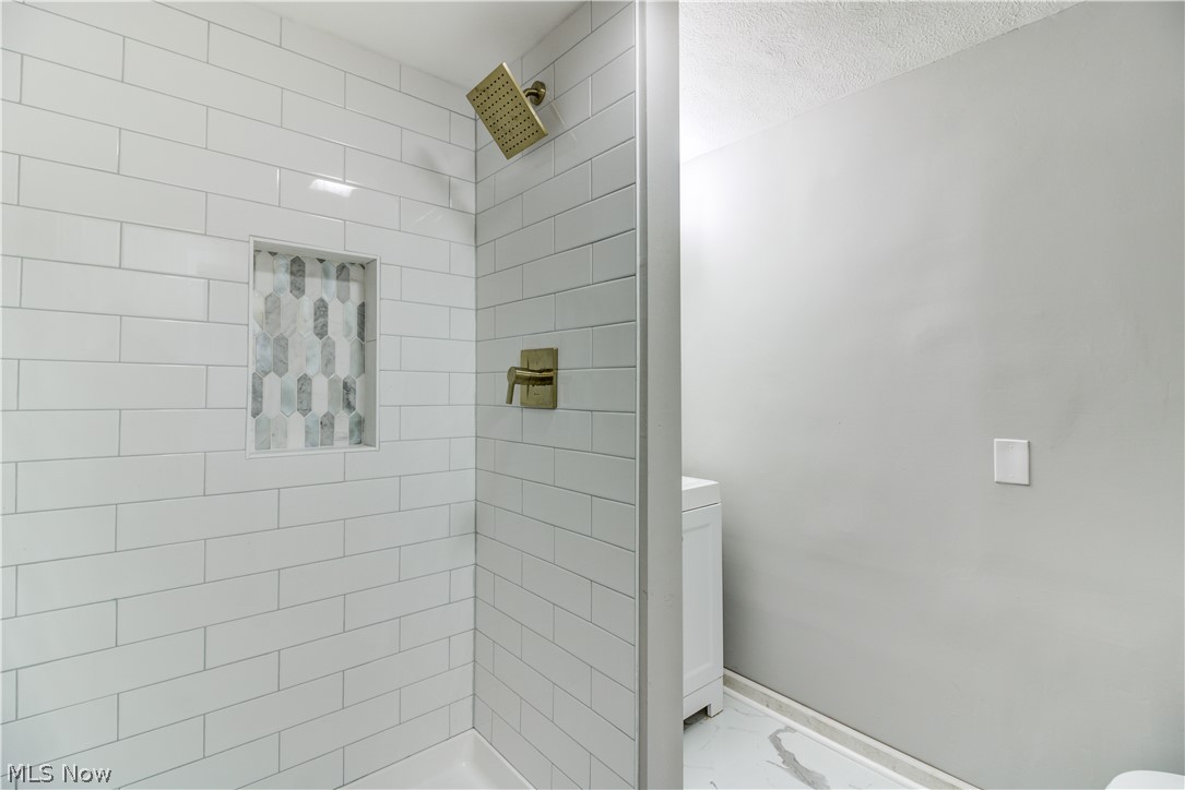 3862 Strandhill Road Cleveland, OH 44128 - Photo 17 of 30 Gallery Image 17