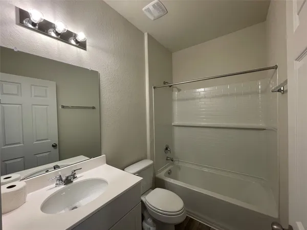 $2,150 | 1801 T H Johnson Drive, Taylor, TX 76574