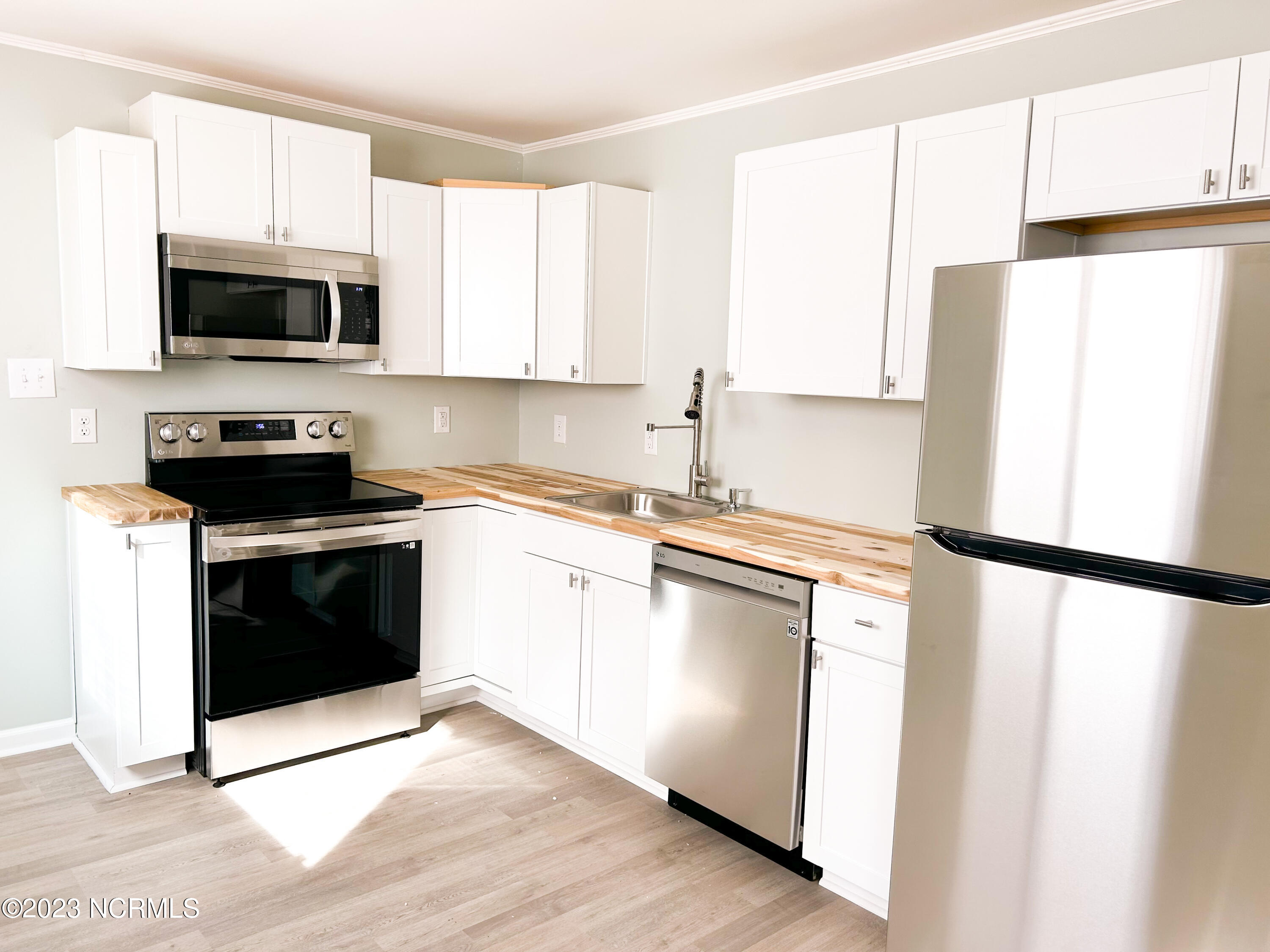 103 Robin Road Jacksonville, NC 28540 - Photo 4 of 12 IMG_0222