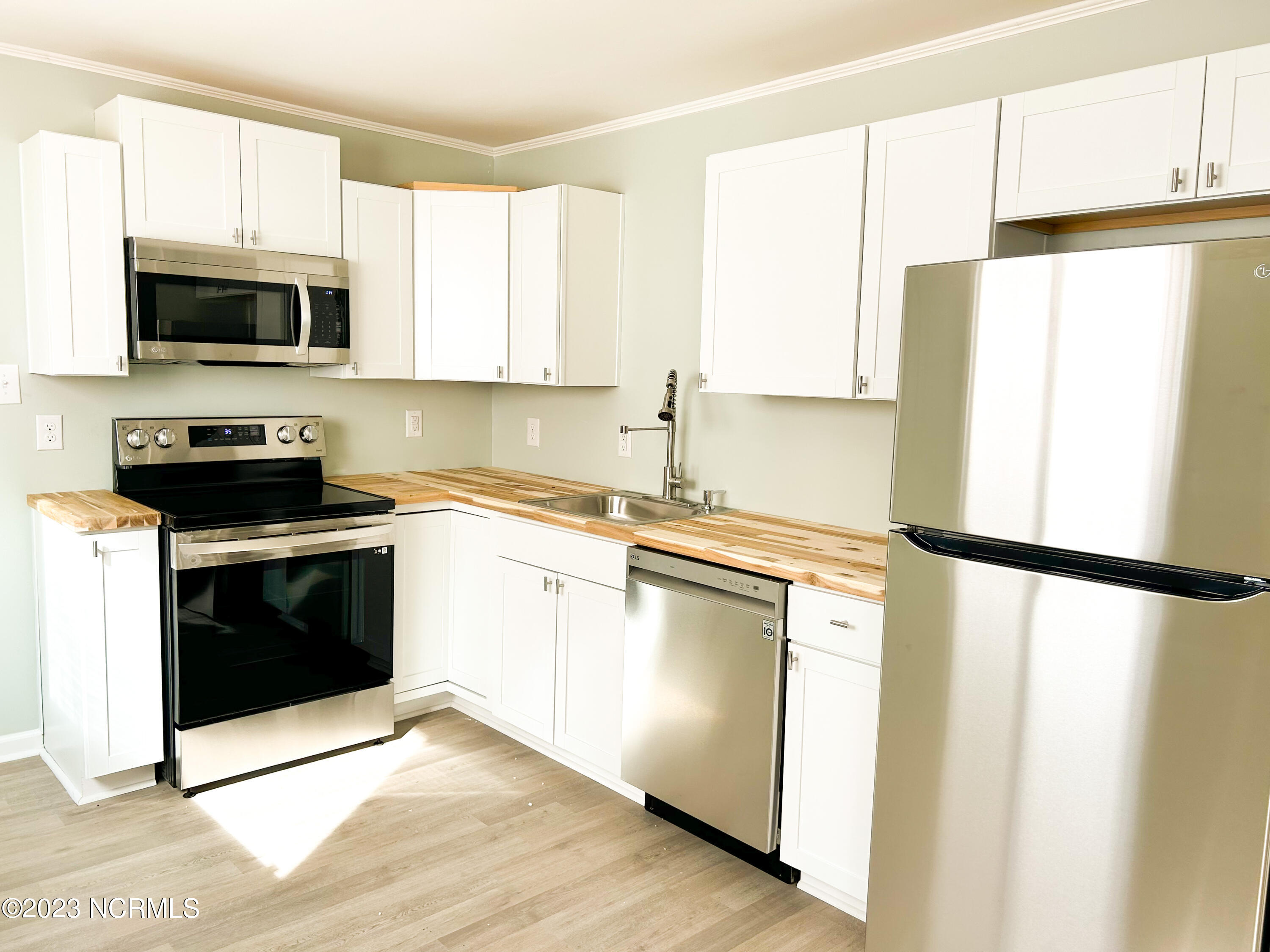 103 Robin Road Jacksonville, NC 28540 - Photo 5 of 12 IMG_0223