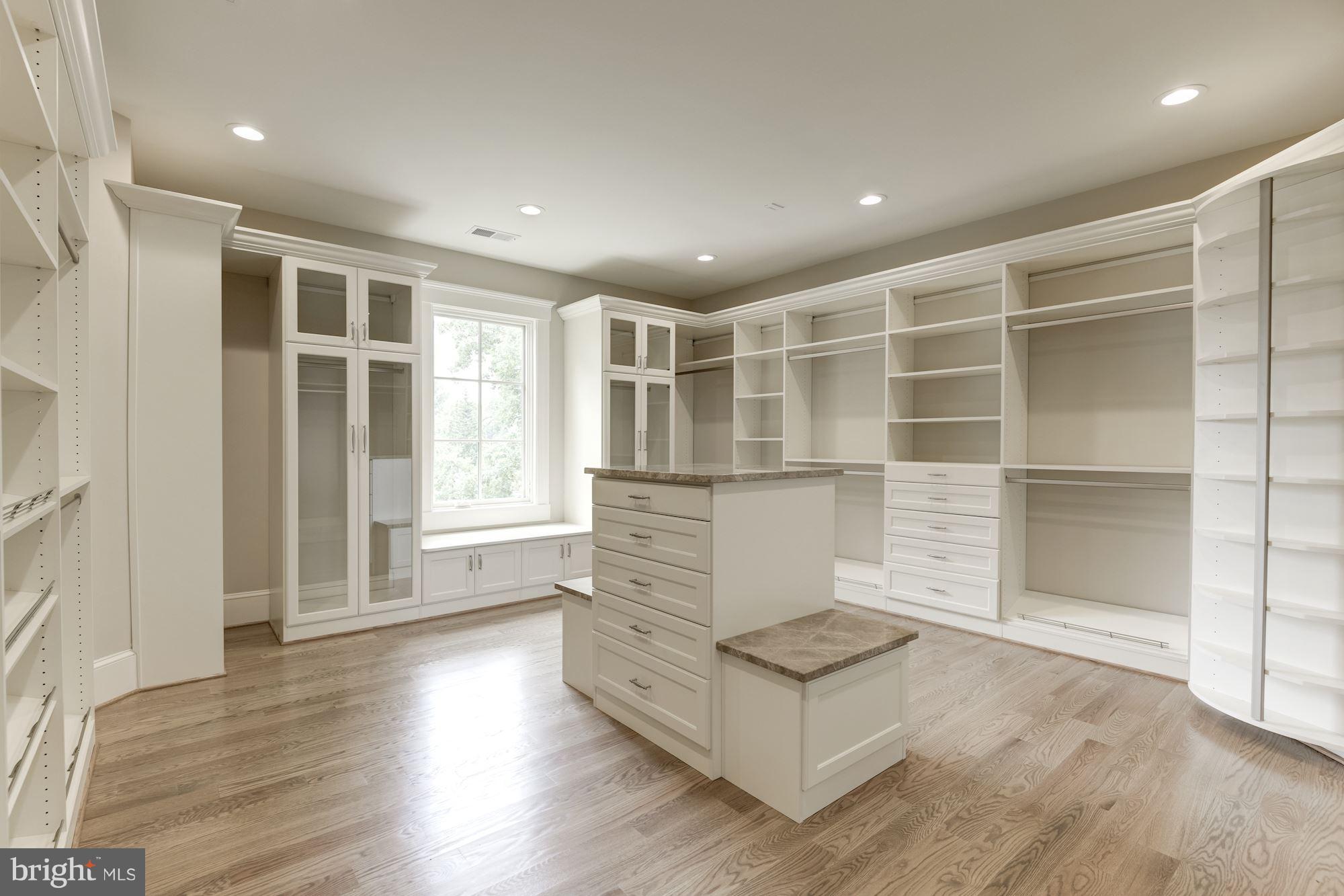 6806 Lupine Lane McLean, VA 22101 - Photo 27 of 30 Master Walk-In Closet