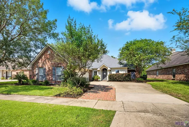 $368,900 | 10681 Hilltree Drive, Baton Rouge, LA 70810