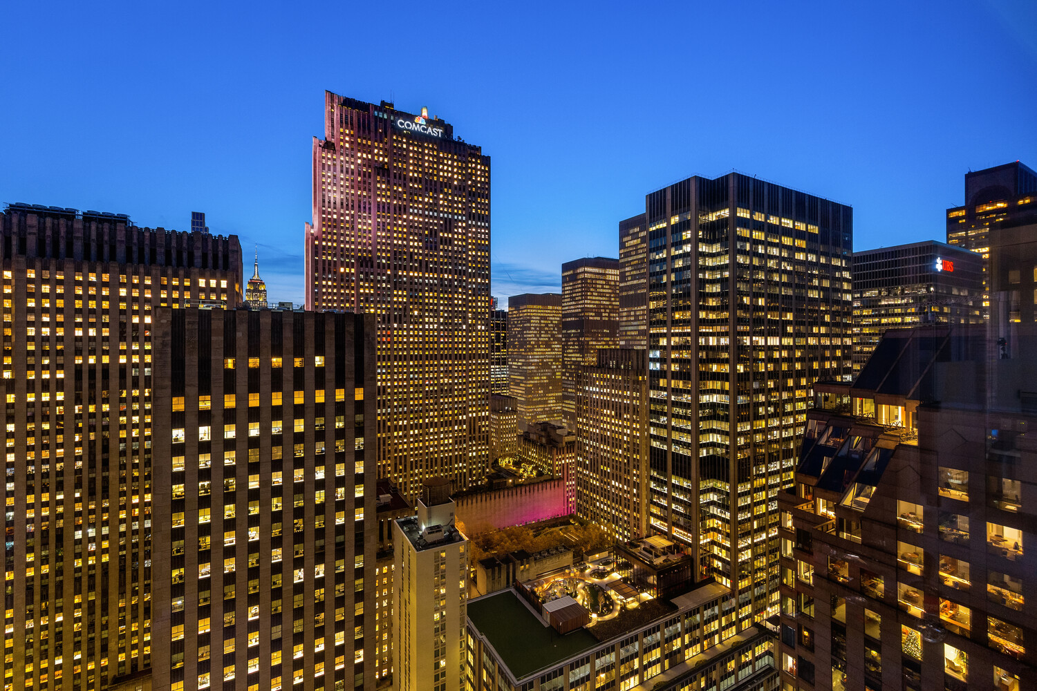 20 West 53rd Street, Unit 38A Manhattan, NY 10019 - Photo 19 of 20 a front view of a building