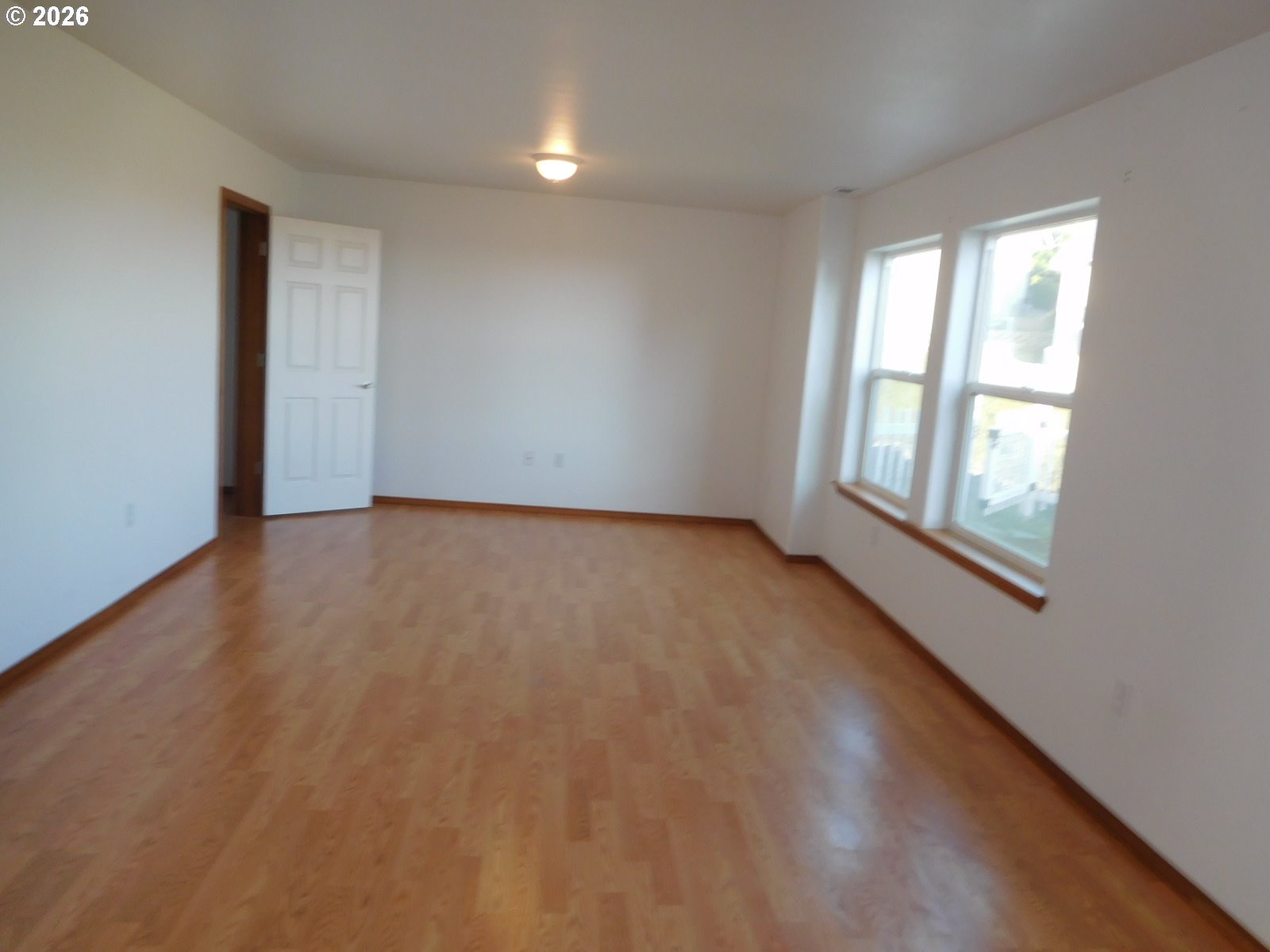 815 North Main Street Pendleton, OR 97801 - Photo 13 of 35 an empty room with windows