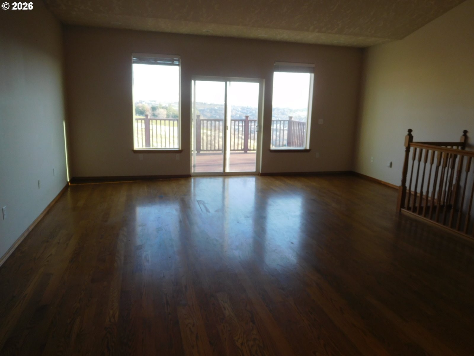 815 North Main Street Pendleton, OR 97801 - Photo 20 of 35 an empty room with wooden floor and windows