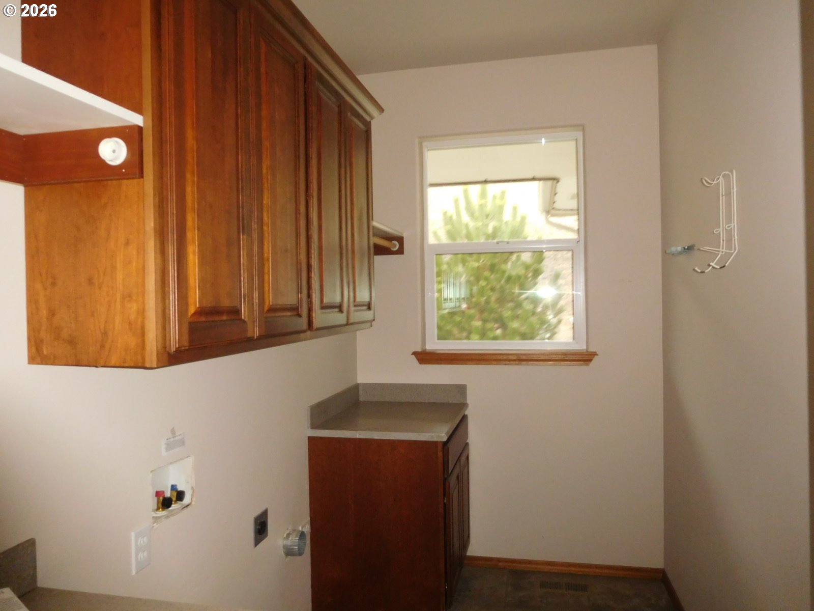 815 North Main Street Pendleton, OR 97801 - Photo 32 of 35 a bathroom with a sink and a window