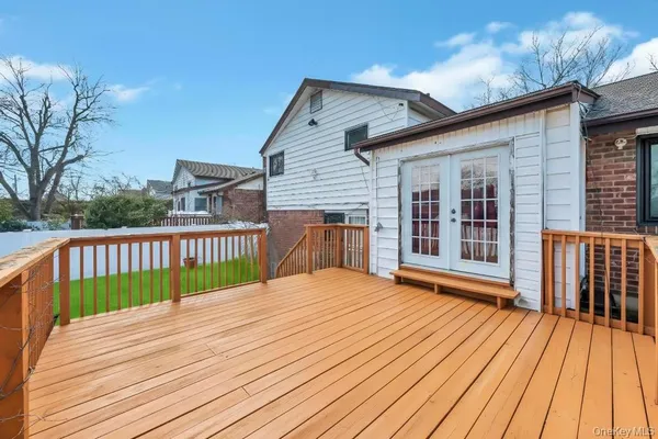$899,999 | 3263 Milburn Avenue, Baldwin Harbor, NY 11510
