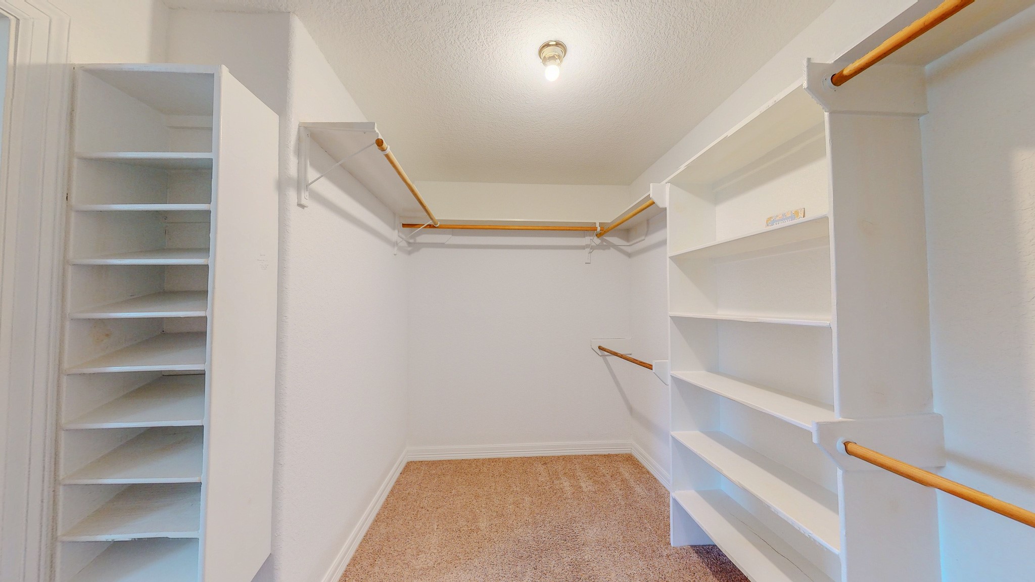 4770 County Road 31 Angleton, TX 77515 - Photo 20 of 44 Walk in primary closet
