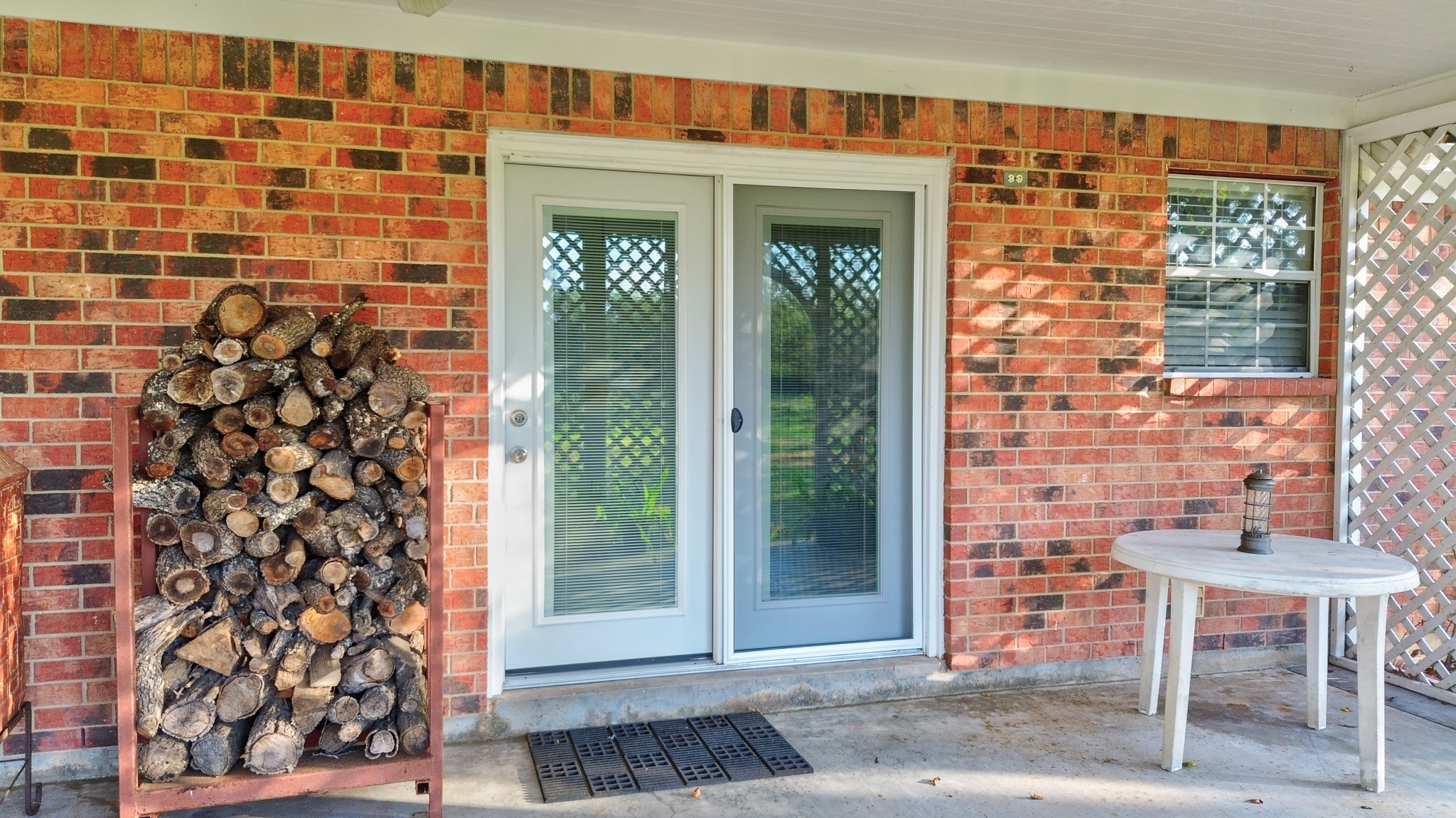 4770 County Road 31 Angleton, TX 77515 - Photo 33 of 44 Great covered space off the kitchen/dining area