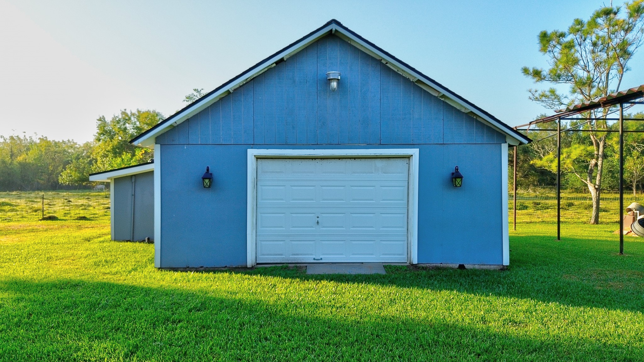 4770 County Road 31 Angleton, TX 77515 - Photo 38 of 44 Shop behind house