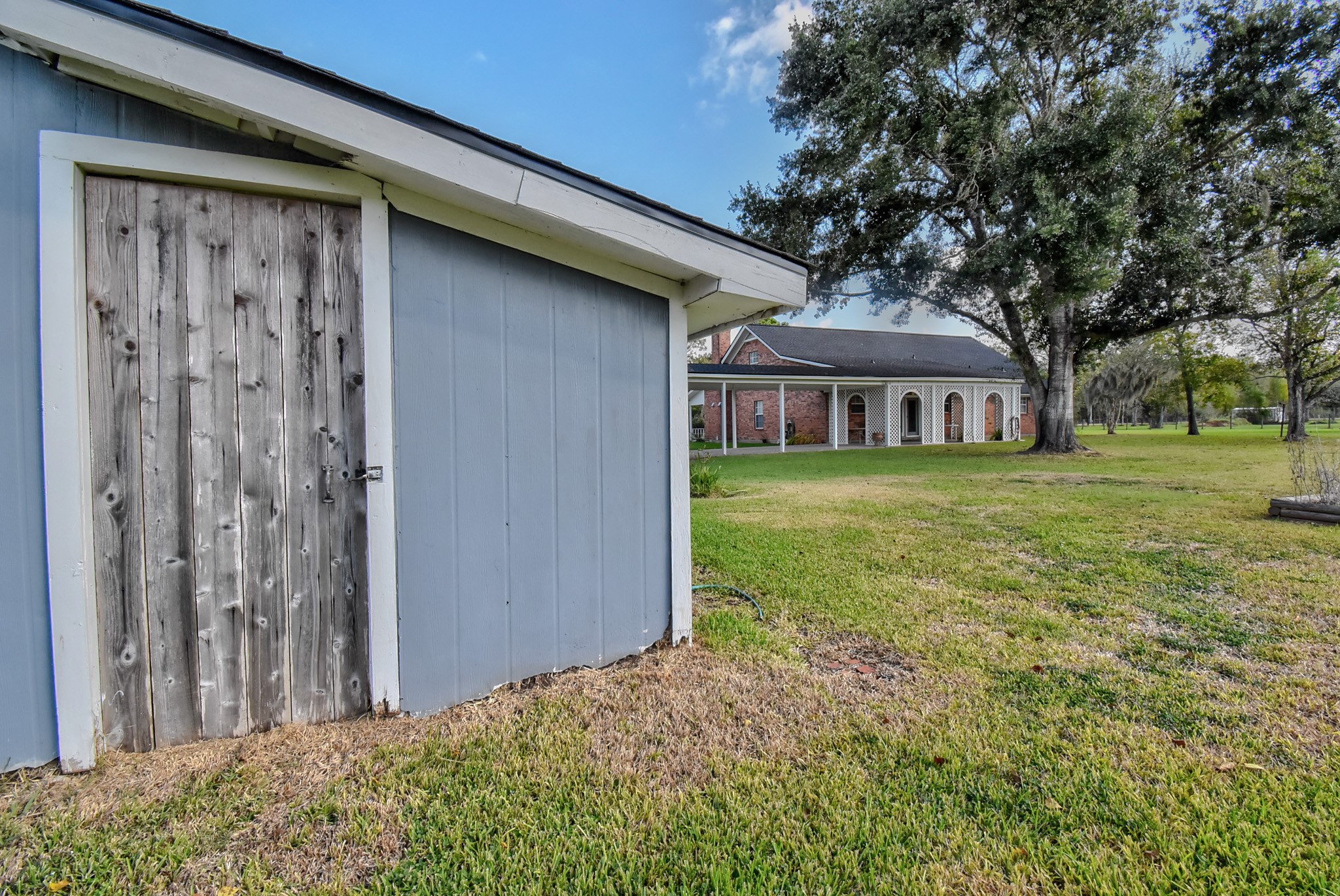 4770 County Road 31 Angleton, TX 77515 - Photo 40 of 44 Well house entry